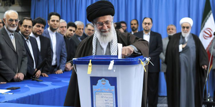 Cómo el líder supremo de Irán intenta dirigir sus elecciones