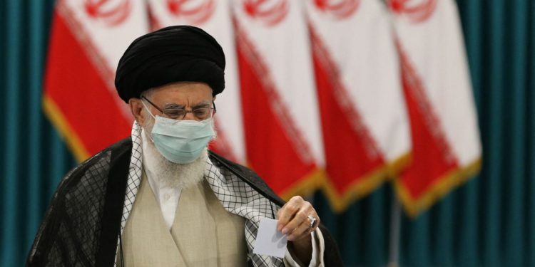 Jamenei exige medidas “decisivas” para combatir el COVID en Irán