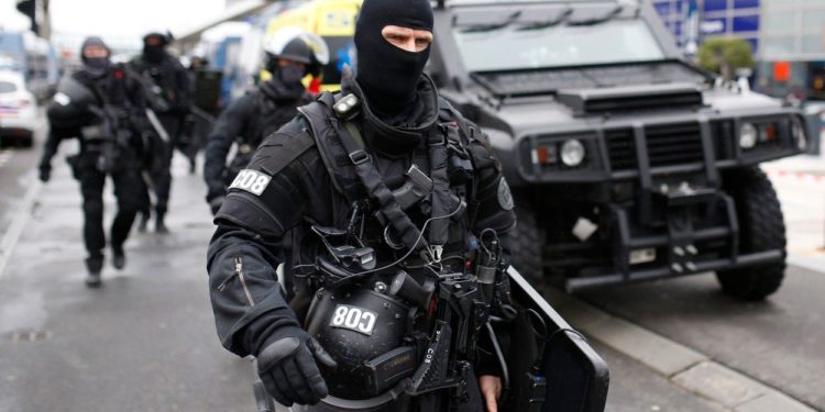 Legisladores franceses aprueban nueva legislación antiterrorista