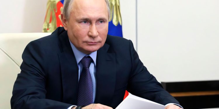 Putin: informe de que Rusia venderá a Irán satélite espía es "basura"