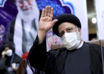 Exiliados iraníes protestan y exigen enjuiciar a Ebrahim Raisi