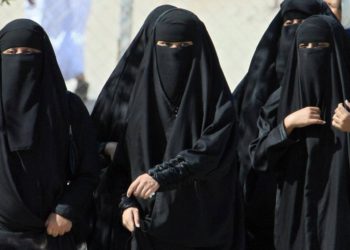 Arabia Saudita permite a las mujeres vivir de forma independiente