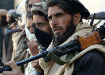 Talibanes toman edificios gubernamentales en el norte de Afganistán