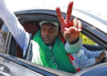 Terrorista liberado de prisión israelí recibe bienvenida de héroe