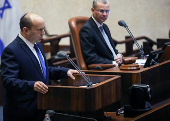 Bennett agradece a Netanyahu en su discurso en la Knessett