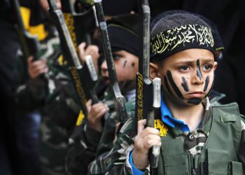 Los libros de texto de la Autoridad Palestina glorifican el terrorismo