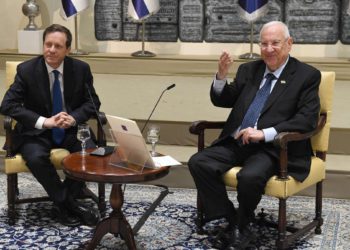 El presidente Rivlin de Israel felicita a su sucesor Isaac Herzog