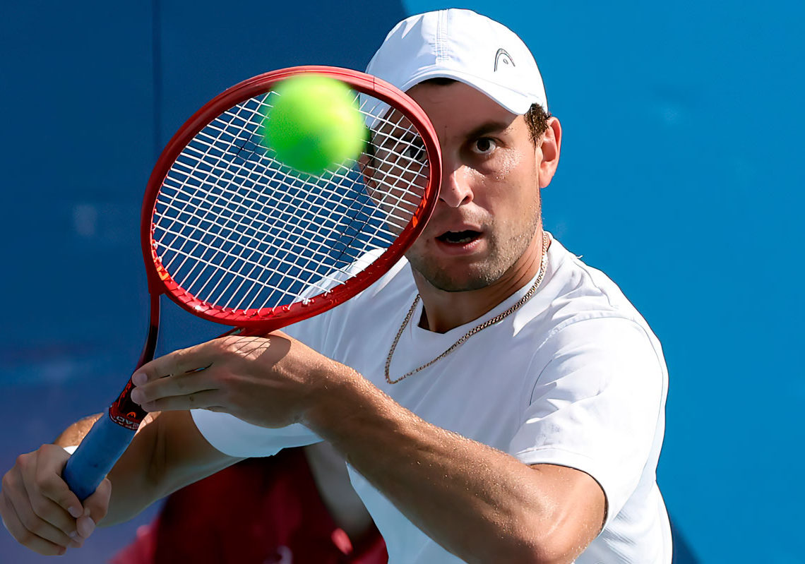 El tenista ruso-israelí Karatsev llega a la final de dobles mixtos en Tokio