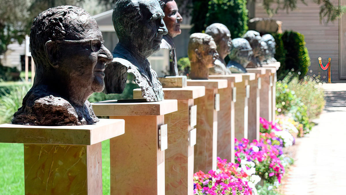 Busto del presidente saliente de Israel en la Residencia del Presidente