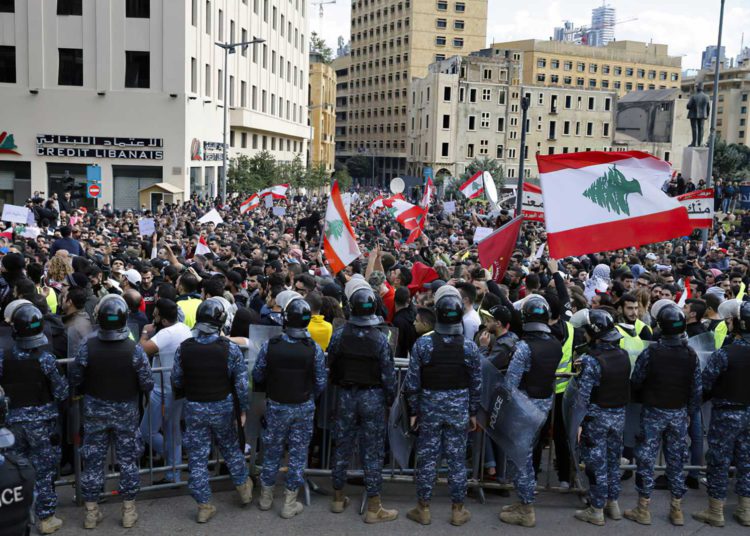 Unión Europea sancionará a los líderes de Líbano por la crisis política