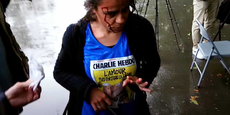 Apuñalan a mujer con camiseta de Charlie Hebdo en parque de Londres
