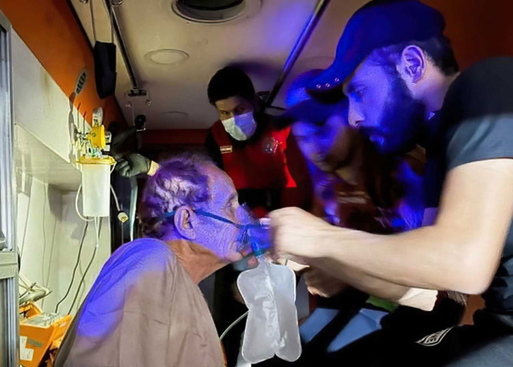Devastador incendio en hospital COVID de Irak agrava la crisis sanitaria