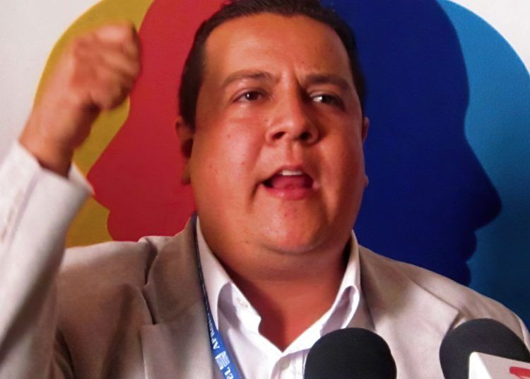 Régimen venezolano arresta a director de grupo de derechos humanos