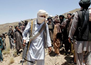 Los talibanes toman la octava capital provincial en un rápido avance a través de Afganistán