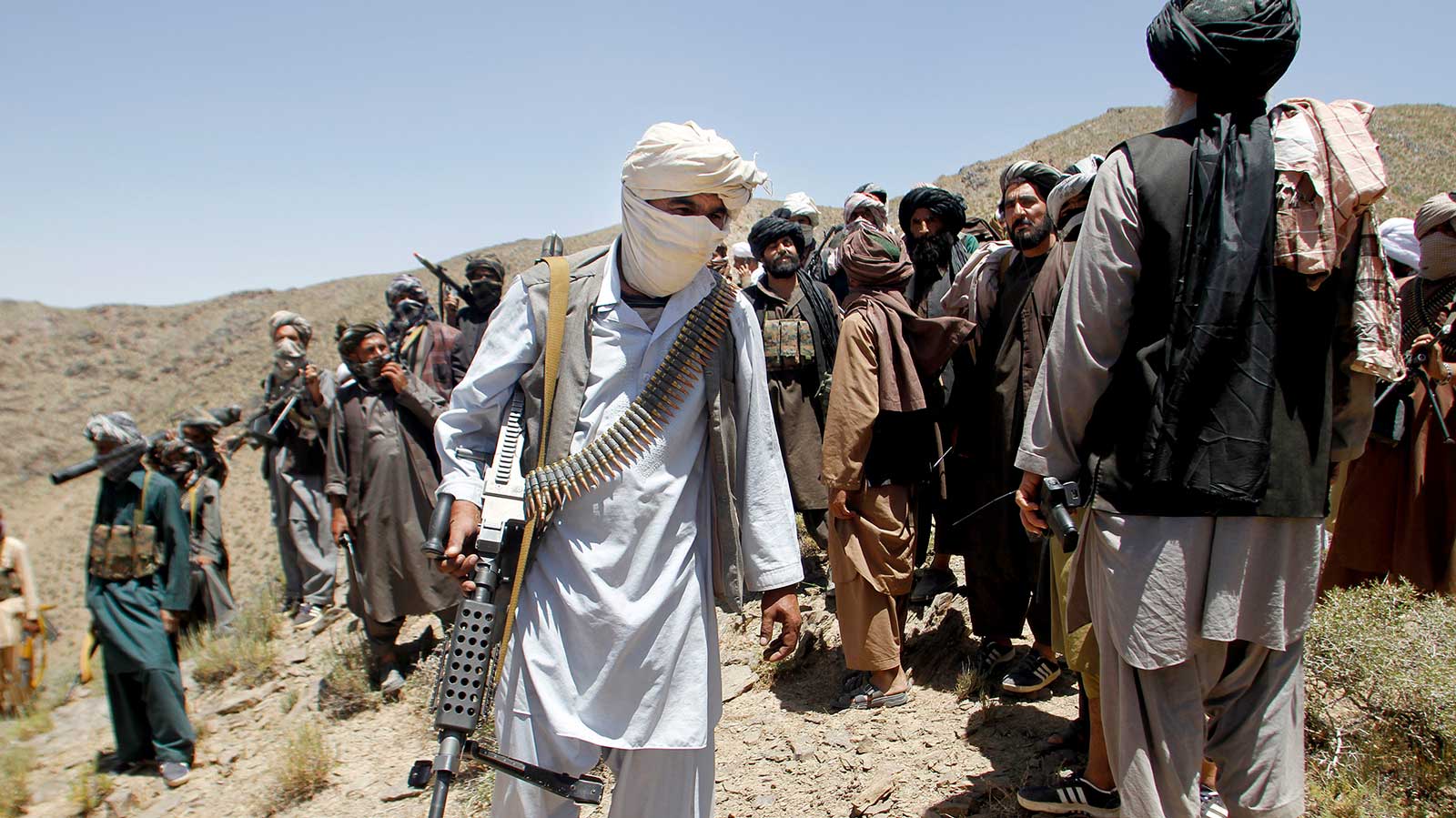 Los talibanes niegan haber cometido una masacre de civiles en las zonas capturadas