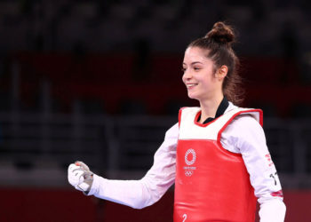 Luchadora de taekwondo gana la primera medalla olímpica para Israel en Tokio