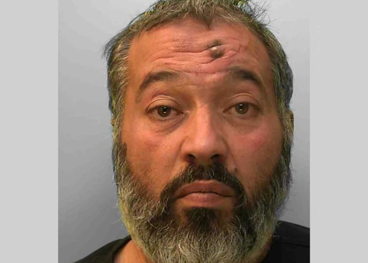 Líder de mezquita británica acusado de fomentar el terrorismo