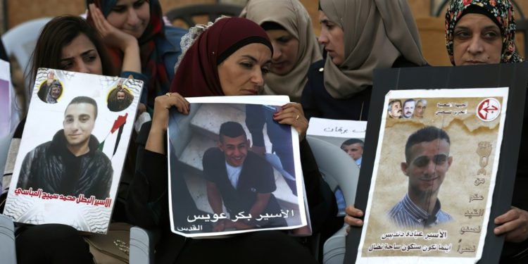 Autoridad Palestina reprime a periodistas durante protestas contra Abbas