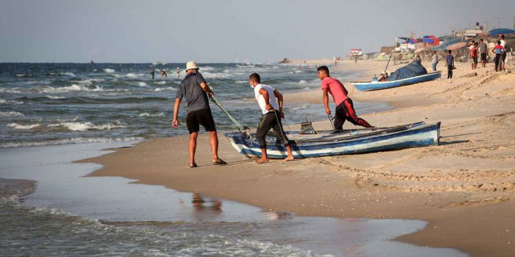 Israel amplía la zona de pesca de Gaza tras 4 días de restricciones