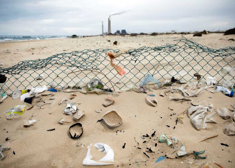 Israel planea reducir el uso de plástico desechable en un 40%