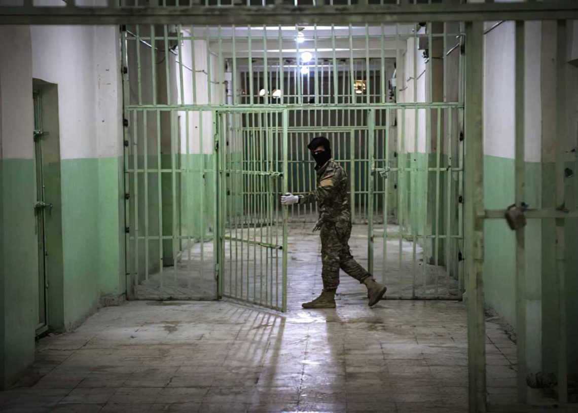 Las fuerzas iraníes en Siria establecen una nueva prisión en Raqqa