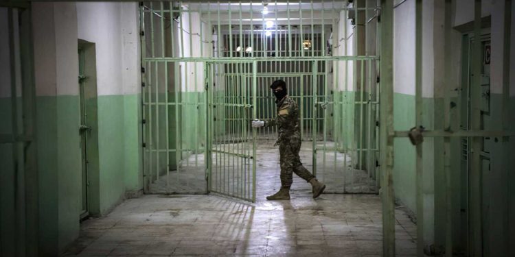 Las fuerzas iraníes en Siria establecen una nueva prisión en Raqqa