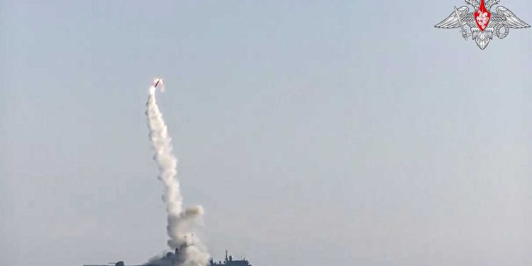 Rusia prueba con éxito su misil de crucero hipersónico Zircon