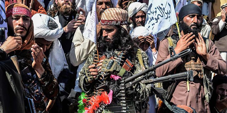 Talibanes toman el control de provincias al norte de Afganistán