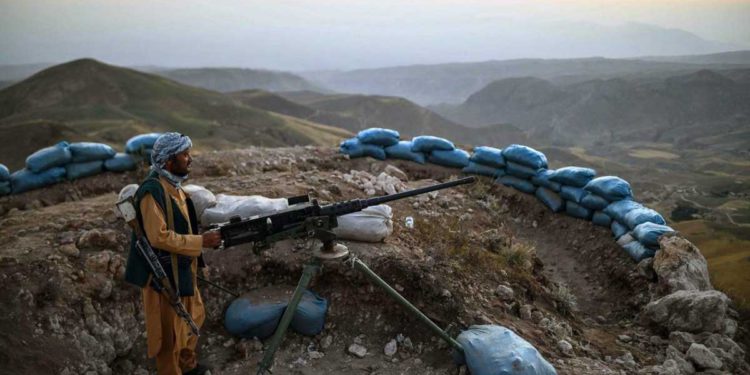 Tayikistán pone a prueba su preparación para el combate ante el avance de los talibanes