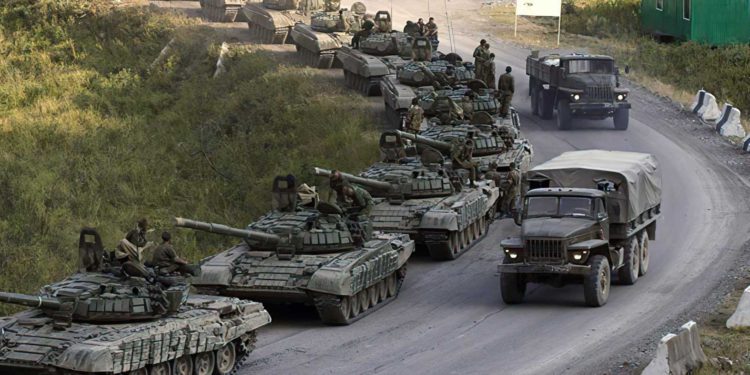 Rusia despliega tropas y tanques en la frontera de Afganistán