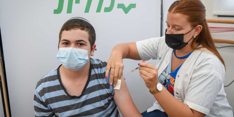 Covid-19: Israel ordena a las escuelas que permitan la vacunación dentro de sus instalaciones