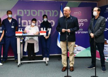 Covid-19: Israel busca vacunar con la tercera dosis a 1.5 millones de ancianos en ocho días
