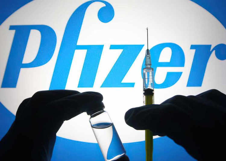 Bennett: La vacuna de Pfizer es significativamente menos eficaz contra la variante Delta