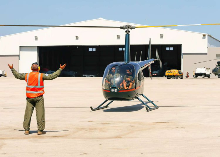 El ejército libanés vende viajes en helicóptero debido a la crisis económica