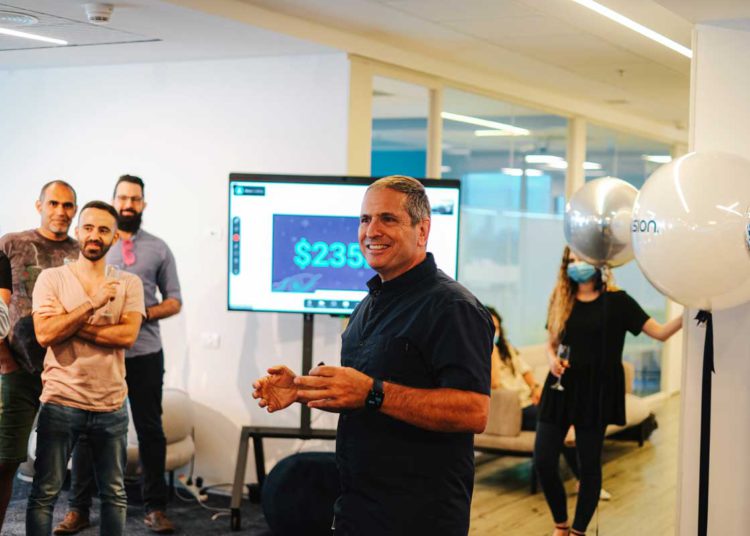 El CEO de una startup israelí dice que "hay que parar la locura de los sueldos"