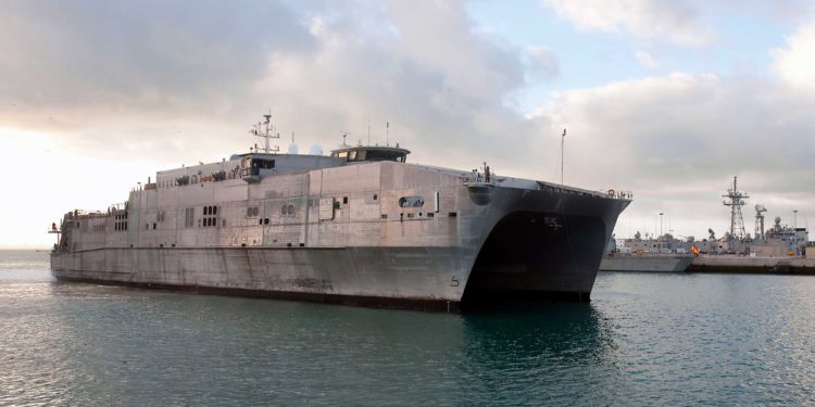 La Armada rusa rastrea un buque estadounidense en el Mar Negro