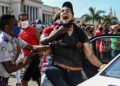 La dictadura cubana comenzó a reprimir con violencia las marchas
