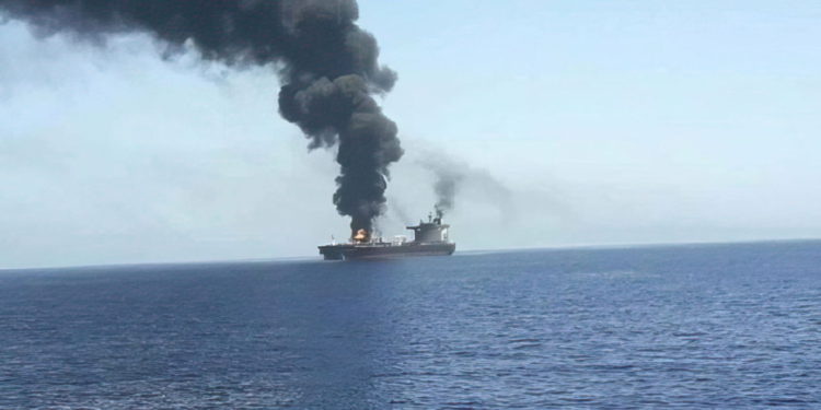 Funcionario israelí afirma que Irán está detrás del ataque al carguero en el océano Índico