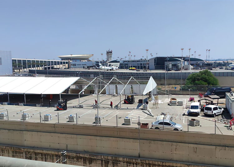 Carpa gigante de pruebas de COVID en el aeropuerto Ben-Gurion