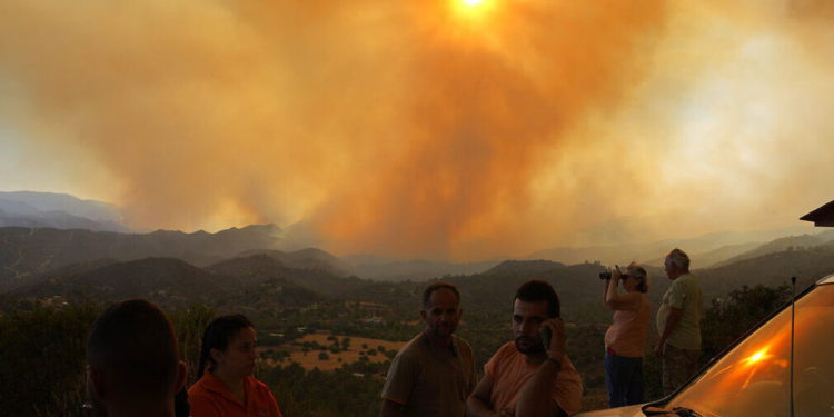 Israel enviará aviones de extinción de incendios a Chipre