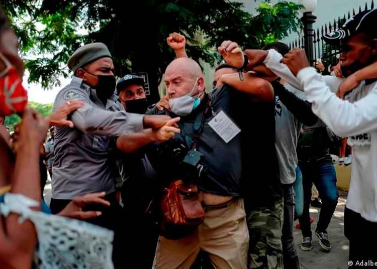 Más de 5.000 detenidos en Cuba incluyendo 120 activistas y periodistas