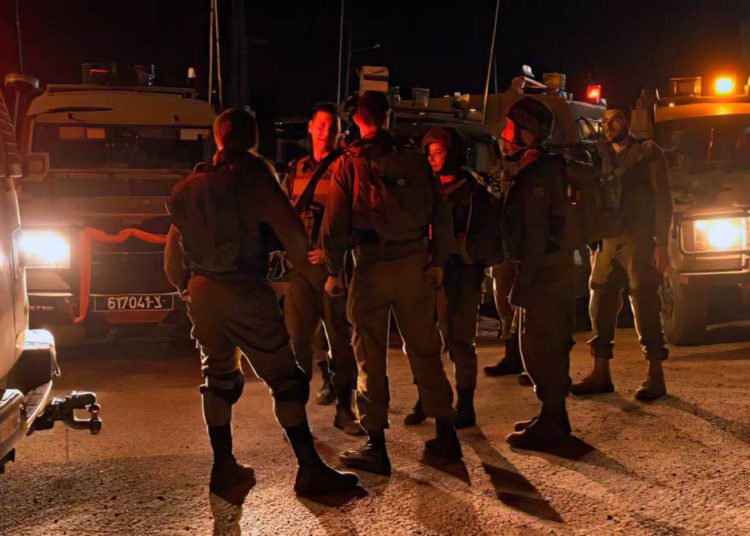 Soldados de Israel capturan a terroristas palestinos incendiarios