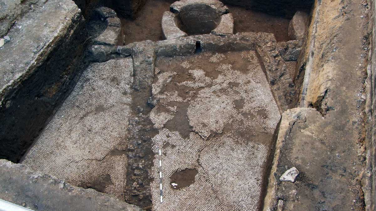 Ruinas de iglesia bizantina con tumbas de obispos descubierta en Ashdod