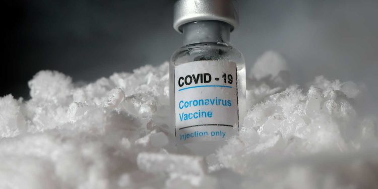 Vacuna de Pfizer produce 10 veces más anticuerpos que Sinovac