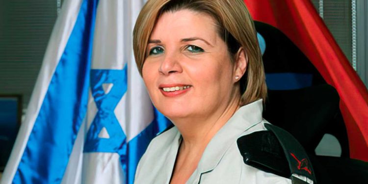 Ver: Ministra israelí tira su helado de Ben & Jerry's a la basura