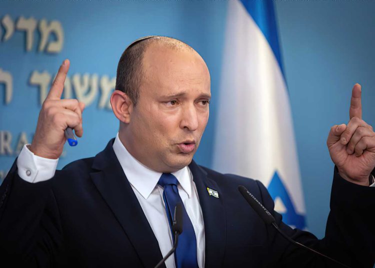 Bennet hizo campaña asegurando ser mejor que Netanyahu: Pero está demostrando lo contrario