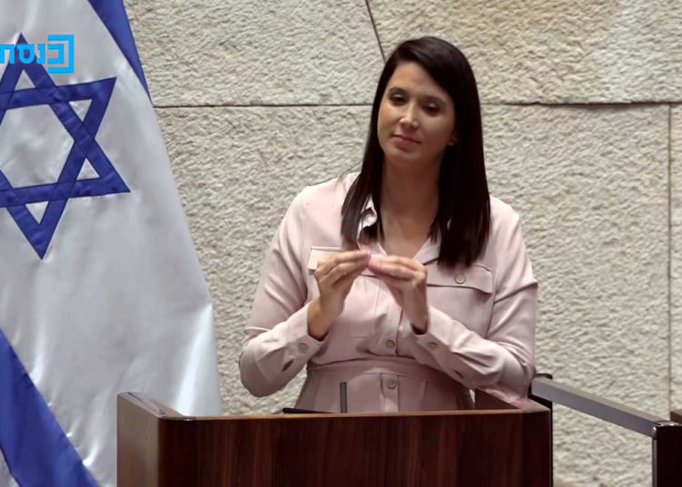 Histórico: Parlamentaria sorda dio discurso en la Knesset en lenguaje de signos