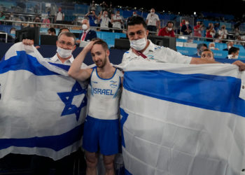 El modesto medallista de oro israelí Artem Dolgopyat demuestra ser un héroe olímpico