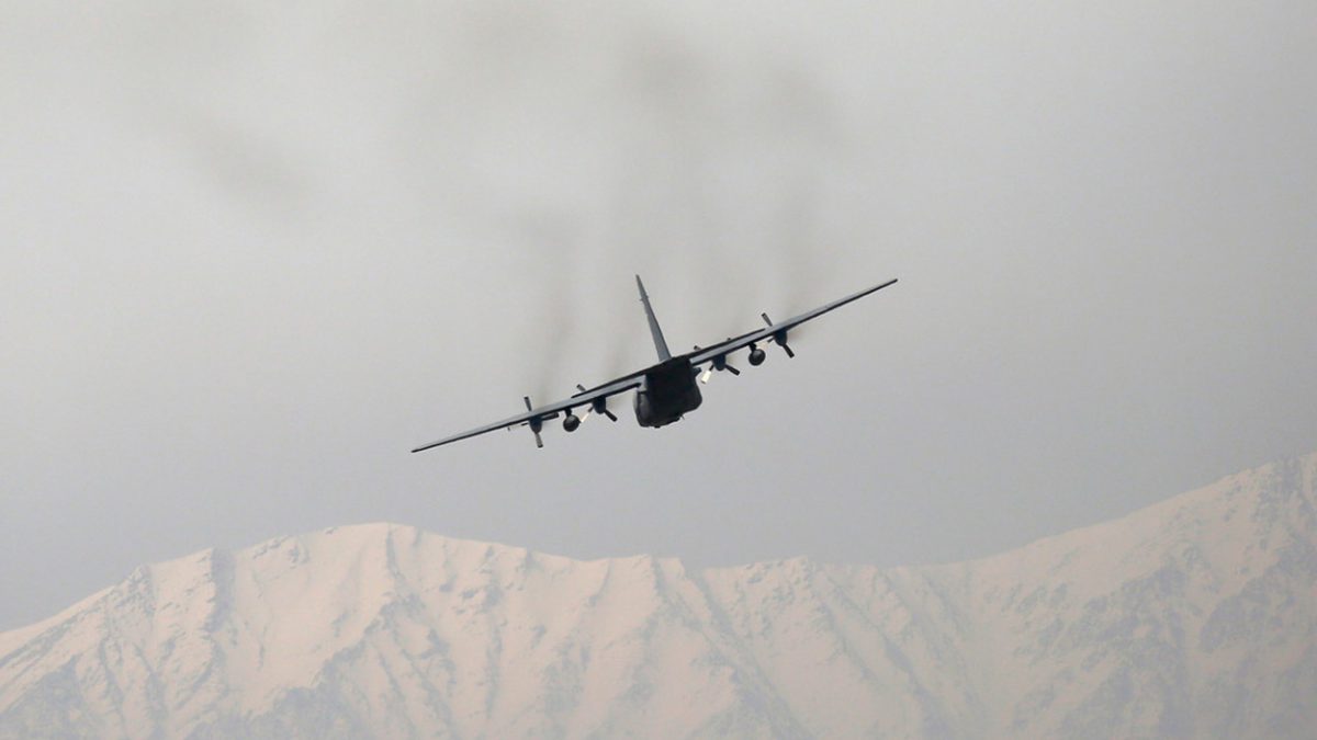 Un avión militar afgano se estrella en Uzbekistán en medio de la toma de poder de los talibanes