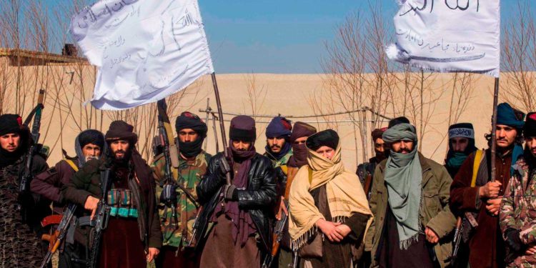 La bandera talibán sobre Kabul es una vergüenza para Biden y Occidente